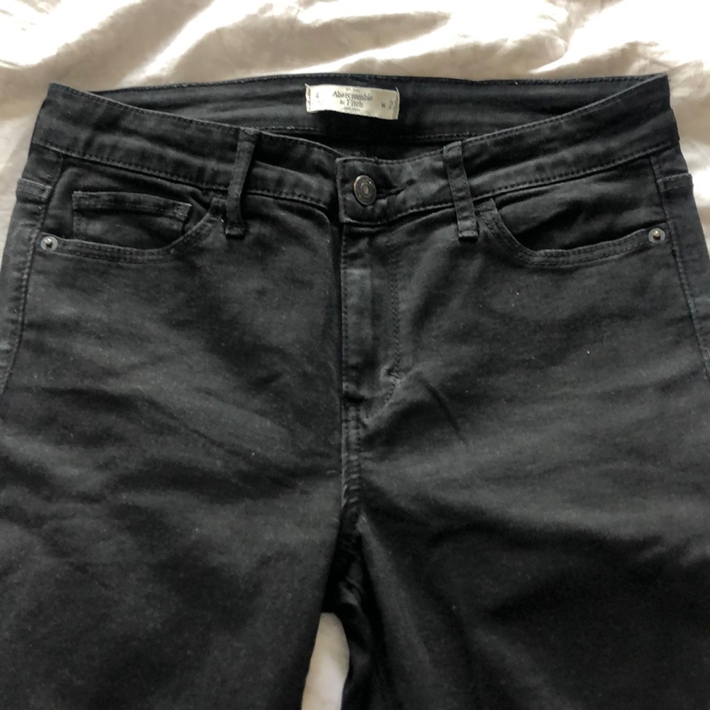 Perfect mid-rise Abercrombie & Fitch black women’s skinny jeans, size 4, EUC!